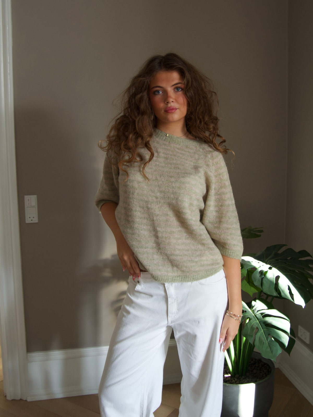 Almina knitted t-shirt with stripes - Green/beige