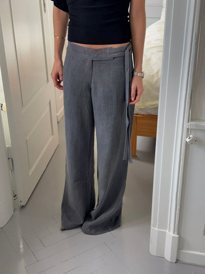 Ronya trousers with belt – Grey