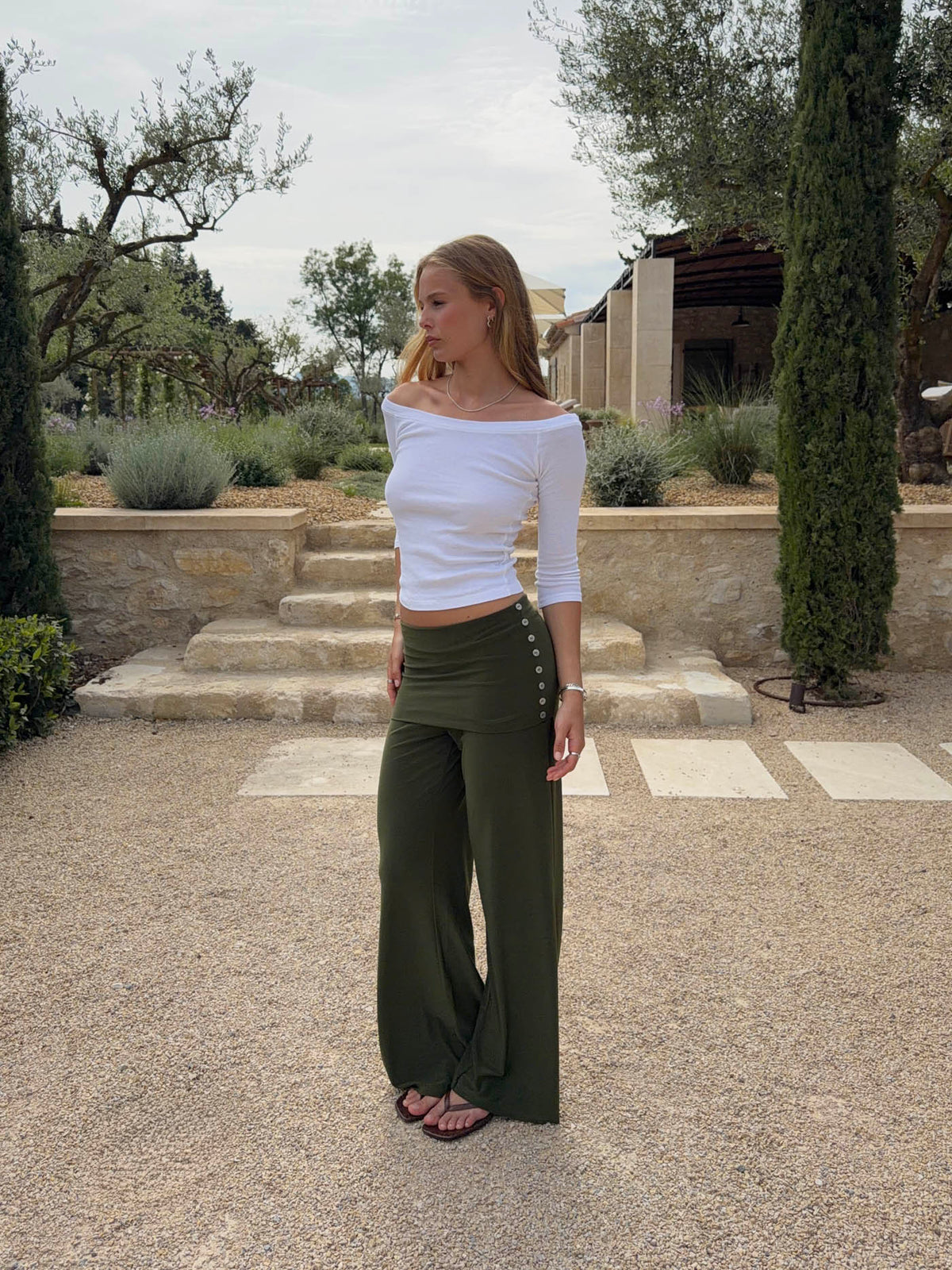 Tula trousers with fold detail and buttons – Khaki
