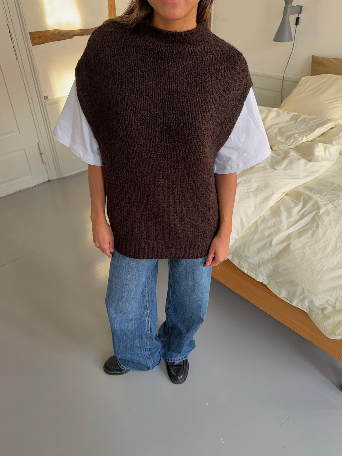 Kahula knitted vest with t-shirt - Brown/white