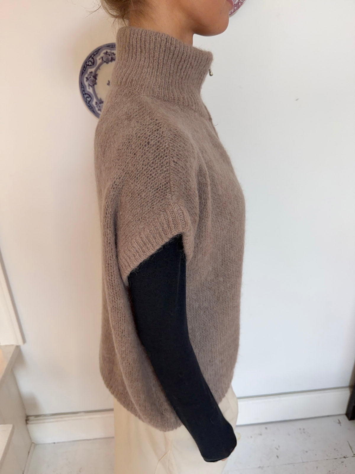 Fiona high neck vest - Beige